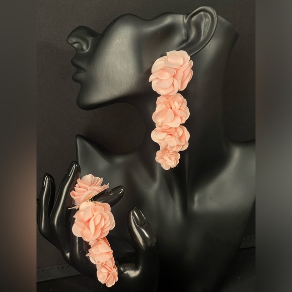 Jiselé - Elegant Pink Lace Fabric Flower Drop Earings - Picture 5 of 8